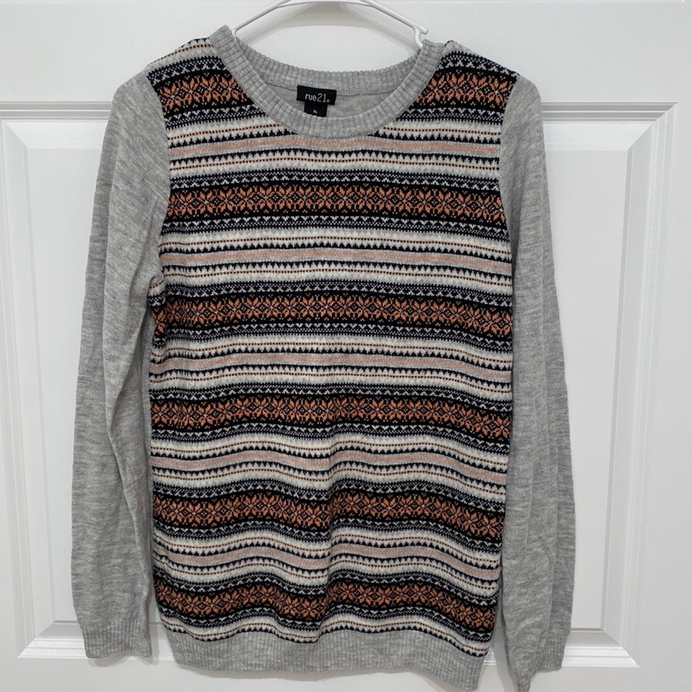 Gray patterned sweater. Size XL.